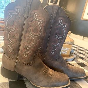 Womens Size 10 Ariat Boots